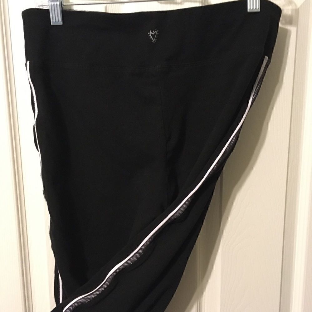 Betsey Johnson black athletic leggings w/ ruffles